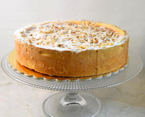 Torta della Nonna (Crema cotta, mandorle e pinoli)